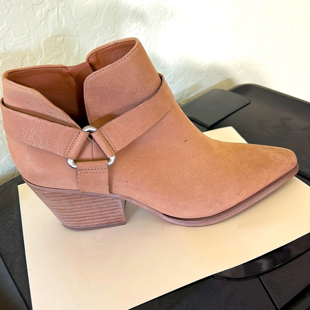 8.5 tan colored ankle boots by Sarto Franco Sarto